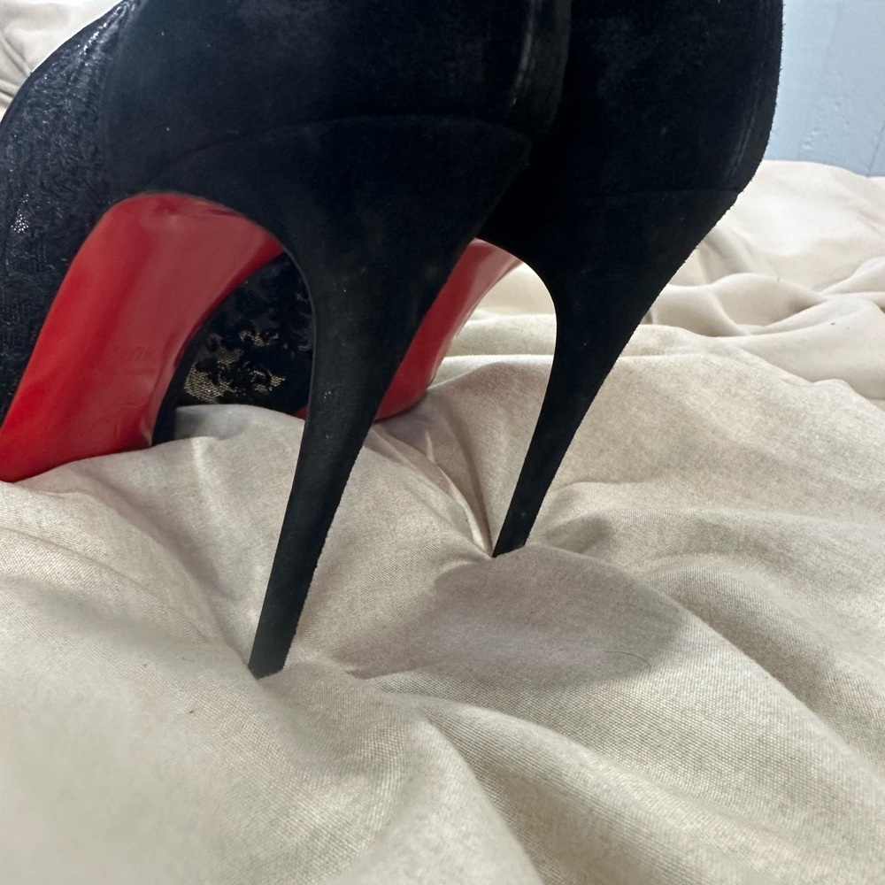 Christian Louboutin Black Lace Pointed-Toe Red Sole Pumps - Picture 5 of 11